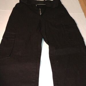Aritizia TNA Cargo Pants. Womens size XS. Black in color.